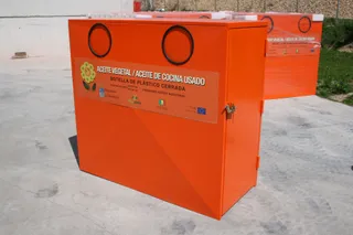 Contenedor de reciclaje de aceite
