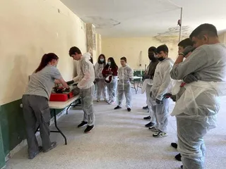 Sesión de cine y práctica de albañilería en Guijuelo
