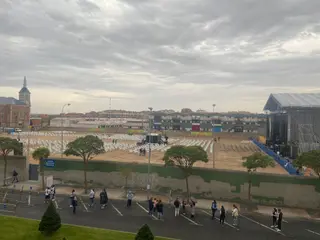 Exteriores del campo de fútbol de Puente Ladrillo momentos antes del concierto de Camilo. Foto SALAMANCA24HORAS.