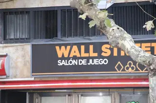 Casas de apuestas, salones de juego