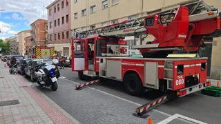 Incendio en un cuadro eléctrico de un portal en la calle Pintores