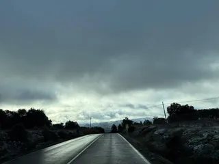 Lluvia y nieve en Cabeza de Béjar en la DSA 170. Foto de archivo