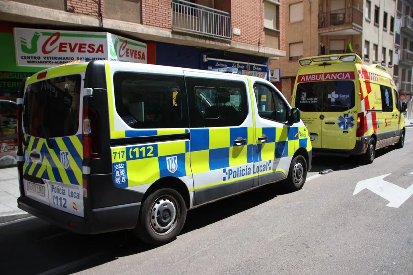 Dos coches colisionan en la calle Pizarro con Alfonso de Castro