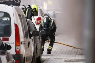 Incendio en un garaje de calle Almansa. Fotos Andrea M (1)