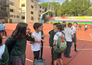 Alumnos en el patio de un colegio de Salamanca. Foto S24H