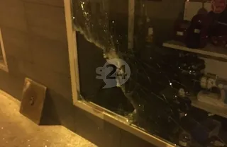 Roban 20.000 euros en material tecnológico de una tienda a piquetazos