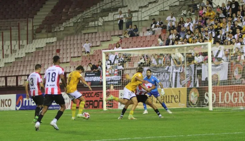 Slavy se dispone a batir al meta de la SD Logroñés | FOTO UNIONISTAS CF