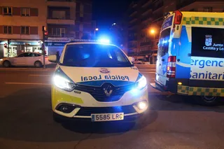 Policía Local y ambulancia en el Paseo de San Vicente | Foto de archivo
