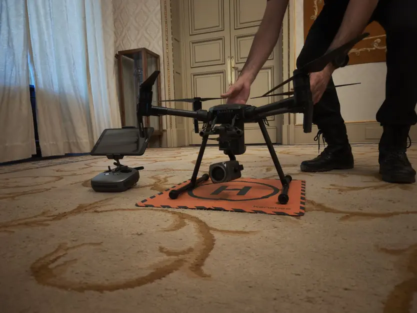 Dron y mando del mismo que controlará la presencia de vertidos ilegales