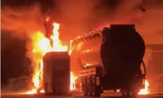 Arde un camión mientras repostaba en Ciudad Rodrigo | Alejandro Martín Duque