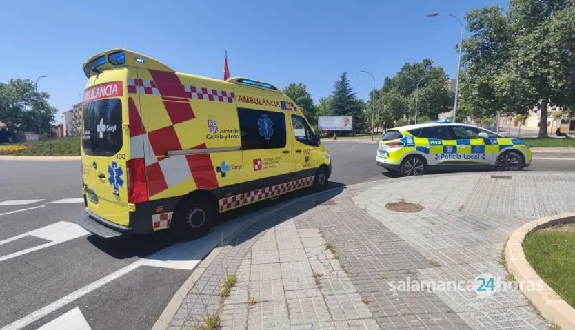 Dos conductores se increpan tras chocar sus vehículos en la avenida de Salamanca. Carlos H.G