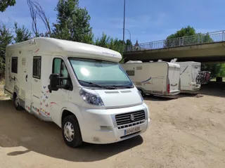 Autocaravanas en el aparcamiento de Salas Bajas (Salamanca). Foto SALAMANCA24HORAS