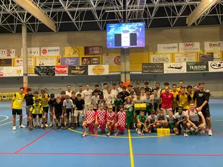 Los Amigos del padre ganan el campeonato de verano de fútbol sala | 