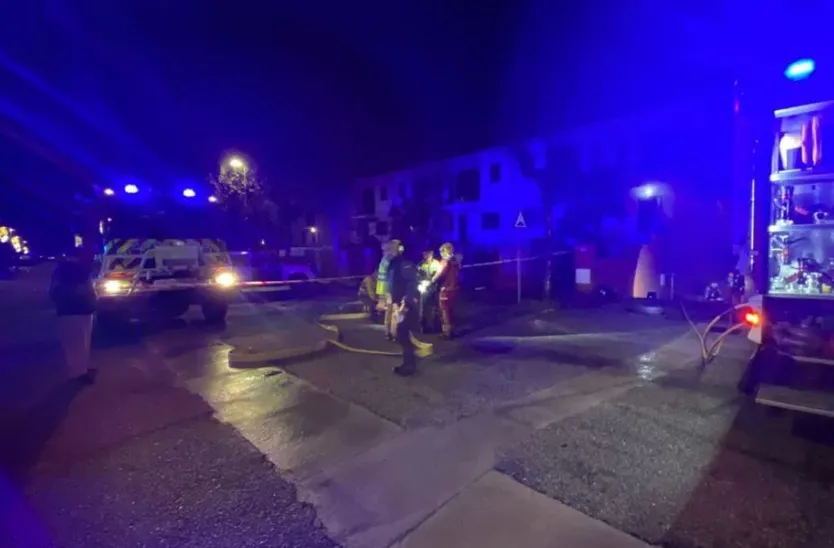 Un hombre trasladado al hospital de Salamanca por inhalación de humo tras el incendio de un garaje en Castellanos de Moriscos