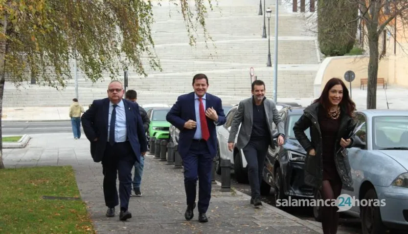GALERÍA | Gritos de protesta del personal sanitario de Salamanca a Mañueco y al consejero de Sanidad