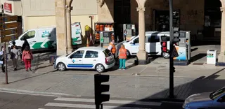 Coche SACYL en Salamanca capital. Foto de archivo