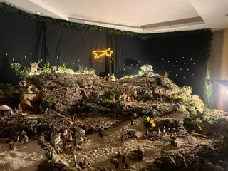 Carbajosa inaugura el gran Belén de la diversidad y el medio ambiente en la exposición 'Verde Navidad'