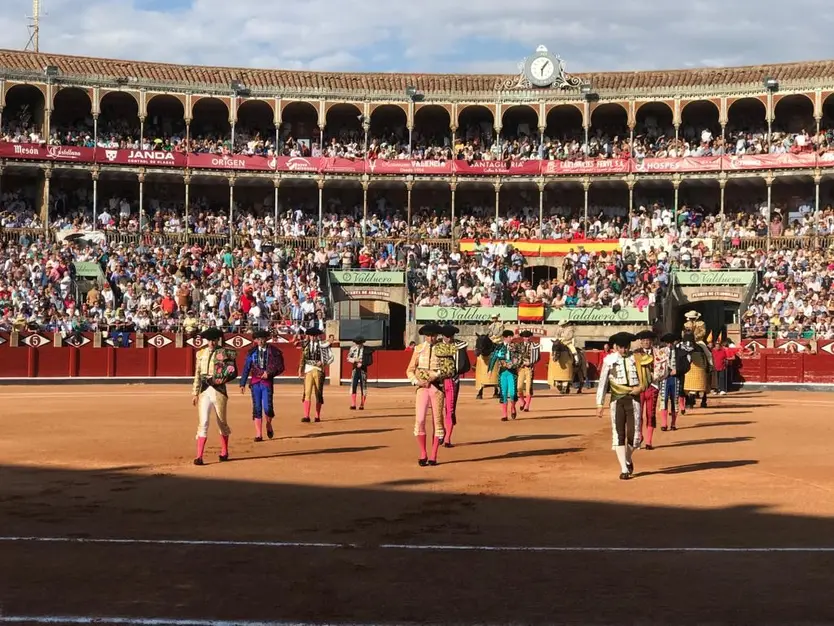 Paseíllo en La Glorieta durante la Feria Taurina Virgen de la Vega | Foto Juanes