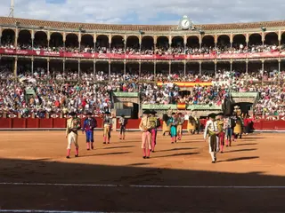 Paseíllo en La Glorieta durante la Feria Taurina Virgen de la Vega 2022. Foto Juanes