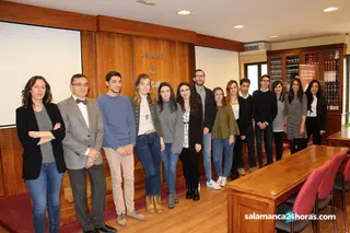 Entrega de becas a estudiantes de la Escuela Practica Juridica2