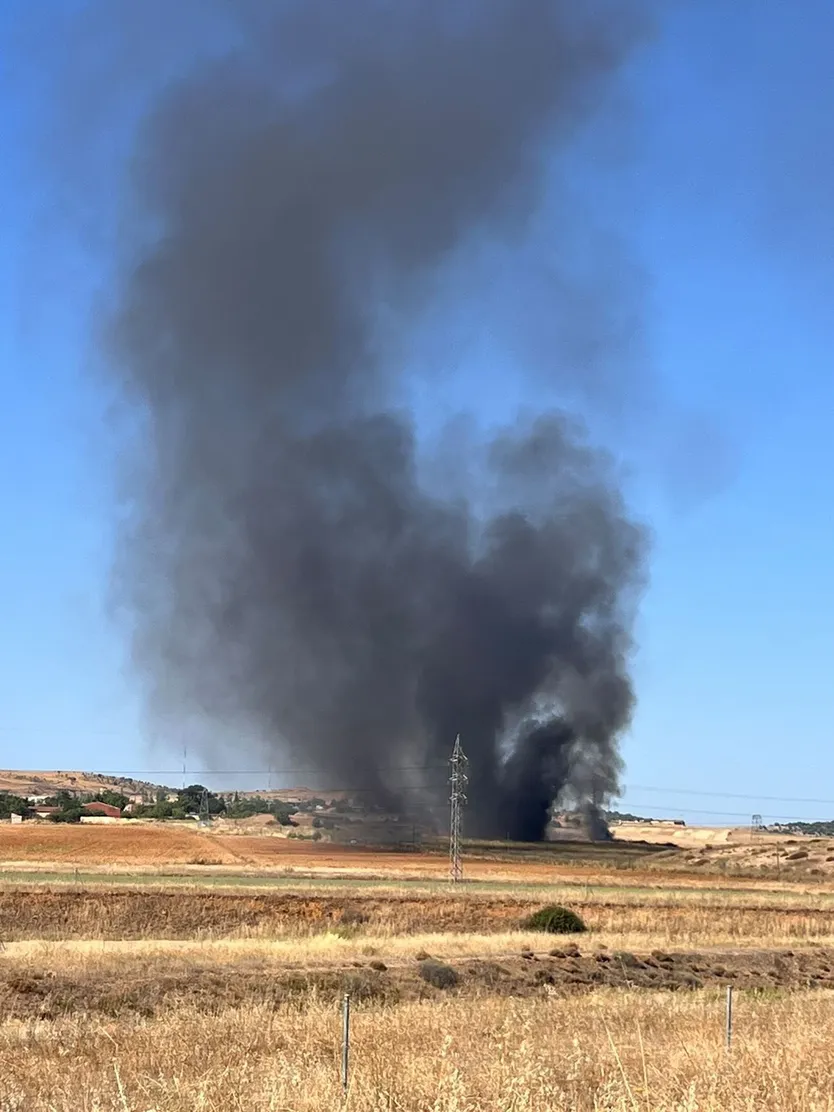 Un incendio en Vistahermosa moviliza a los Bomberos y Policía Local de Salamanca
