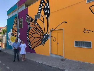 Mural en la fachada de la Escuela Infantil, Santa Marta