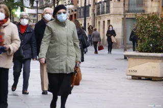 Gente paseando por Salamanca