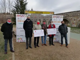 Entrega del chip solidario de la San Silvestre Salmantina