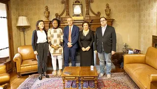 El rector de la Universidad de Salamanca, Ricardo Rivero recibe a la activista LGTBIQ+ Trifonia Melibea Obono