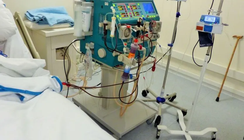 Imagen de un equipo de diálisis en el hospital. Foto Infosalus | Europa Press