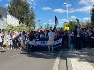 Recibimiento de Unionistas al autobús en la previa del partido ante el Tarazona. S24H.