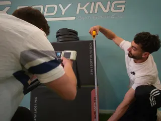 El salmantino Alex Sánchez consigue el Guinness World Record por el Highest Pistol Squat Box Jump | Anass Álvarez