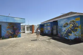 Temática marina en las paredes de las piscinas de Santa Marta | Imagen Ayuntamiento de Santa Marta de Tormes