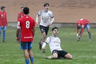 Javi Moríñigo celebra un gol con el Ciudad Rodrigo | FOTO SALAMANCA24HORAS.COM