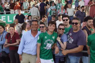 Javi Alonso festeja la victoria del Guijuelo ante la UD Santa Marta