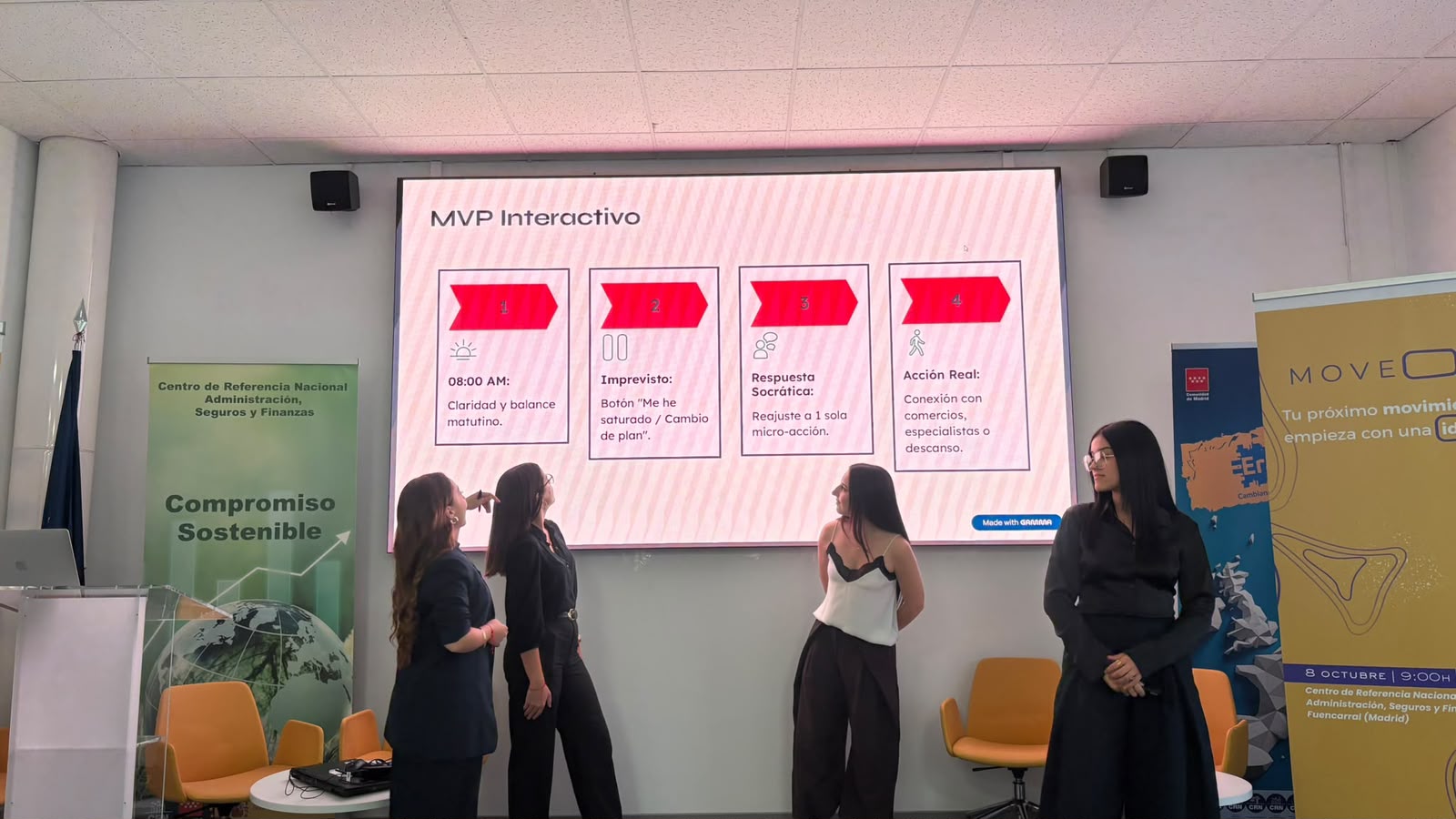 Mar&iacute;a Gonz&aacute;lez, Susana D&iacute;ez, Natalia Crespo y Seila Garc&iacute;a, ganadoras del hakat&oacute;n de marketing 'Move ON 2'