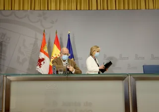 El vicepresidente, portavoz y consejero de Transparencia, Ordenación del Territorio y Acción Exterior, Francisco Igea, y la consejera de Sanidad, Verónica Casado, comparecen en rueda de prensa. | FOTO: ICAL
