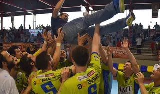 El entrenador charro Edu García Valiente logra el ascenso a Liga Asobal con el Balonmano Zamora