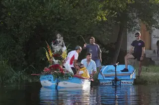 Procesión con la Virgen del Carmen por el río Tormes en Alba (23).jpeg