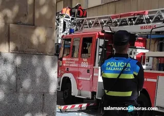 Bomberos y Policía Local. Foto de archivo.