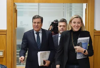 Carlos Fernández Carriedo comparece en rueda de prensa posterior al Consejo de Gobierno junto a Isabel Blanco | ICAL/ Miriam Chacón