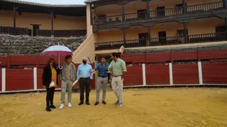 Los participantes en la presentación del festejo, en la plaza de toros de Béjar