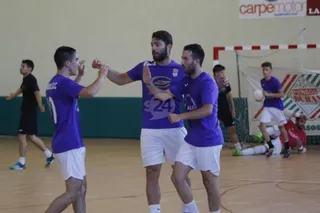 Copistería Colores triunfa en el torneo 24 horas de fútbol sala de Alba de Tormes