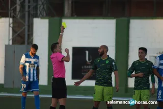 Kamal ve una amarilla en la primera vuelta.