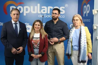 El presidente del PP de Salamanca, Carbayo; la Directora General del Instituto de la Juventud, Estela López; y el presidente de NNGG de Salamanca, Ángel Porras, ofrecen una rueda de prensa sobre propuestas en materia de juventud
