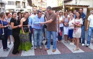Las casetas de la Feria de Día comienzan su instalación en la calle Gabriel y Galán