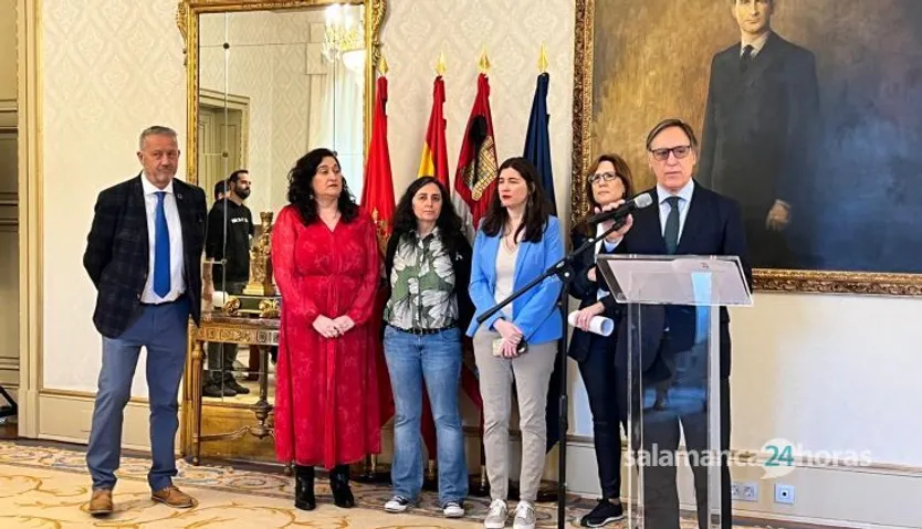 Personas con TEA visitan el Ayuntamiento de Salamanca en el Día Mundial de Concienciación sobre el Autismo (19)
