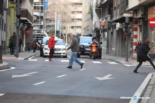 Peatones cruzando mal (6)