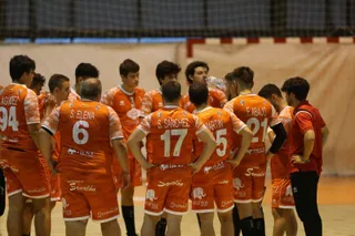 Tiempo muerto del BM Salamanca / FOTO SALAMANCA24HORAS.COM