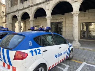 Policía Local junto al Ayuntamiento de Béjar - Foto de Archivo